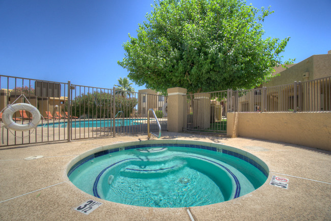 Enclosed Jacuzzi Area - Sundancer Apartments