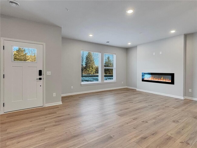 Building Photo - 2434 N Blossom Cir