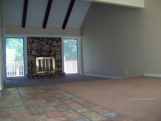Building Photo - 708 S Maize Ct