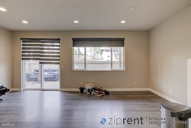 Building Photo - 3 br, 2.5 bath Condo - 1362 Caminito Veran...