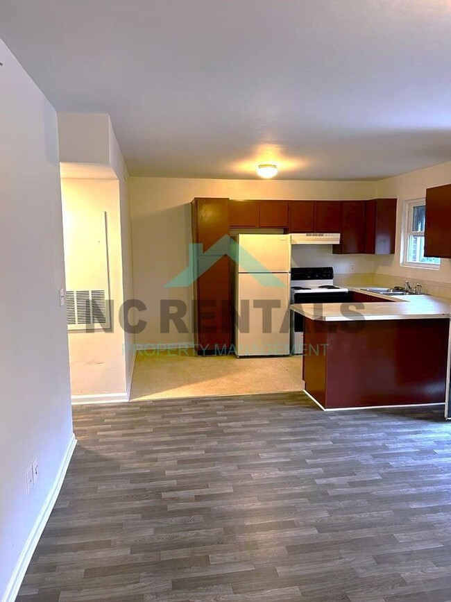 Foto del edificio - Renovated 2-Bedroom, 1-Bathroom Unit #B in...