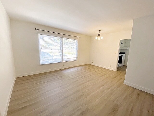 Foto del edificio - 1420-1426 1/2 Maple St