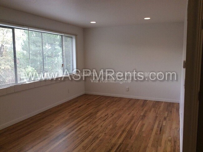 Foto del edificio - 619 E 5th Ave