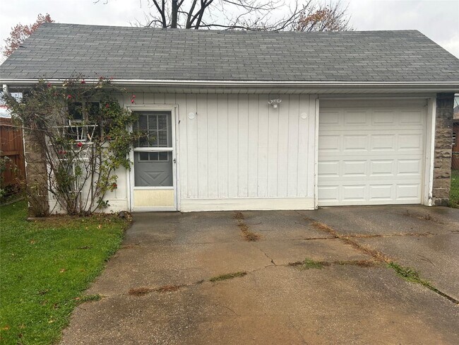 Foto del edificio - 1028 W 29th St