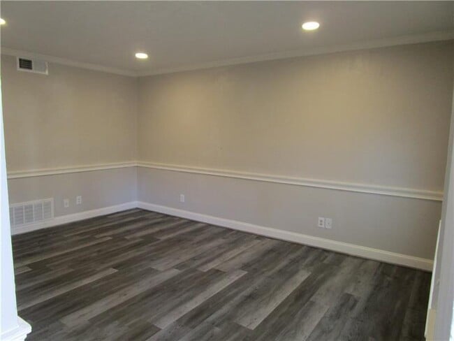 Foto del edificio - 1235 Riverside Dr