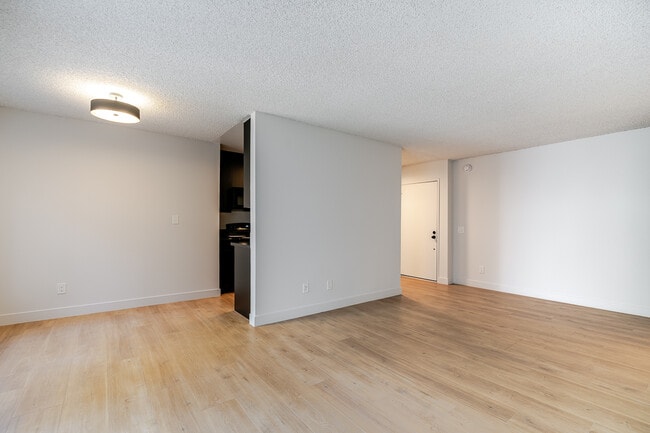 Building Photo - Felix