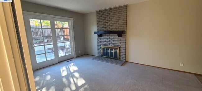 Building Photo - 375 Virginia Dr