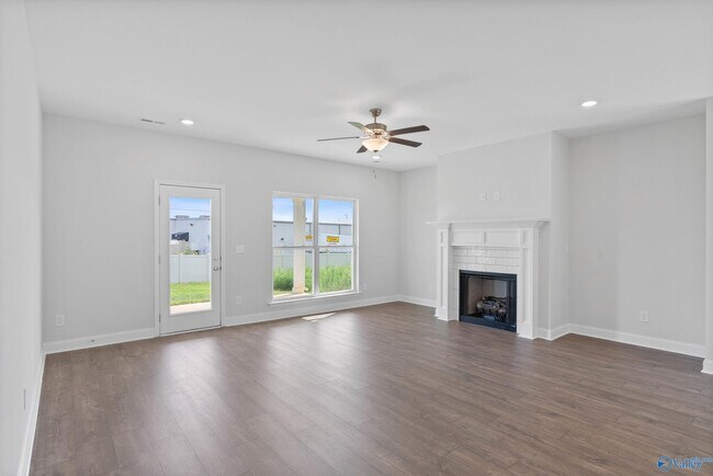 Foto del edificio - 396 Summit Lakes Dr