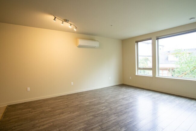 Foto del edificio - Light & Airy Modern 1 Bedroom w/Large Windows, A/C, & W/D!