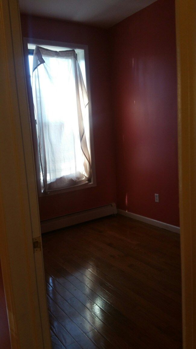 Building Photo - 2033 86th St