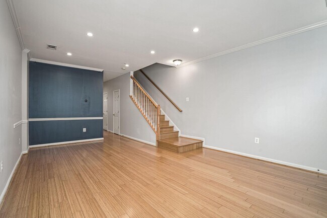 Foto del edificio - 2651 Park Tower Dr