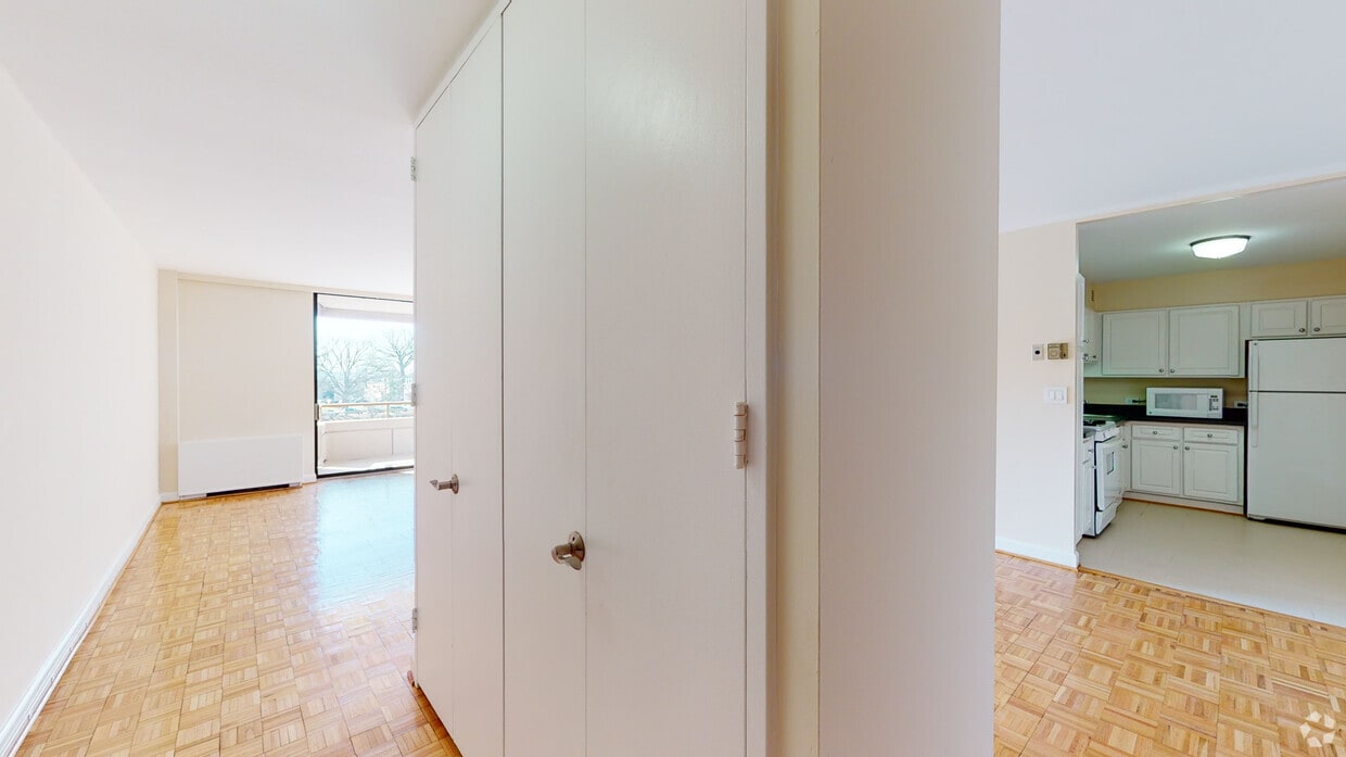 Photo - Columbia Plaza Apartments