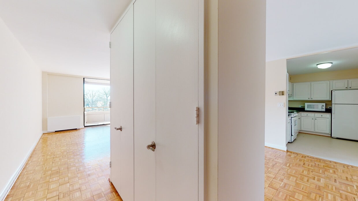 Photo - Columbia Plaza Apartments