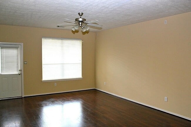 Foto del edificio - 6314 Bonnie Chase Ln