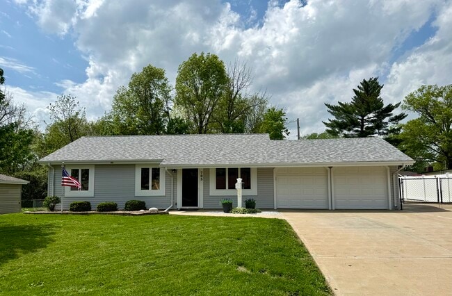 Building Photo - 705 Saint Paul Ln