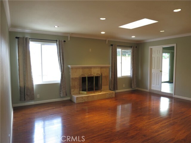 Building Photo - 511 E Buckeyewood Ave