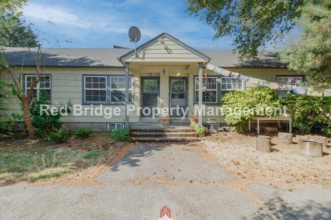 Building Photo - 3530 SE 26th Ave