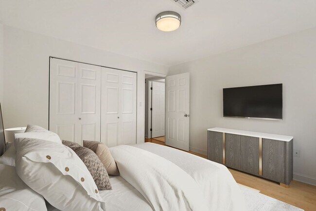 Foto del edificio - Luxury 2-bed + 2-bath Upper Floor Condo Ne...