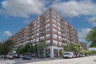 Building Photo - 6 S Laflin St