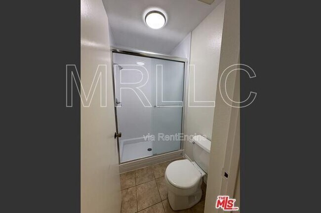 Foto del edificio - 15207 Magnolia Blvd