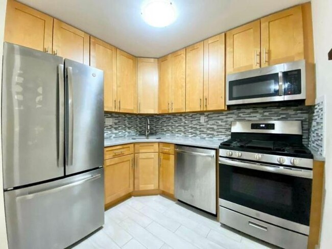 Foto del edificio - 3 bedroom in Bronx NY 10463