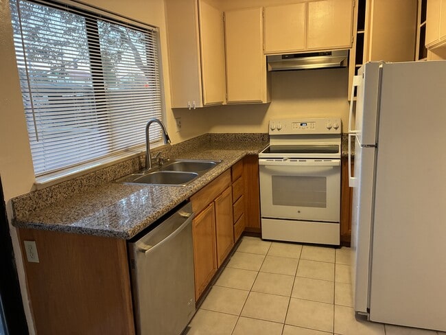 Building Photo - 4075 Eggers Dr