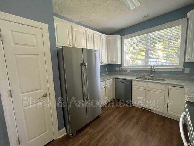 Building Photo - 200 Rockport Ridge Way