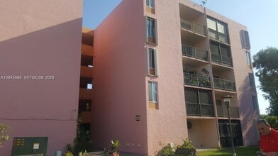 Building Photo - 9120 Fontainebleau Blvd