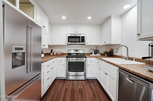 Foto del edificio - 1766 E Avenida De Las Flores