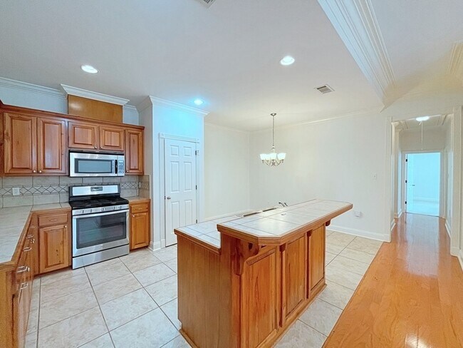 Building Photo - 4 Bedroom House with Community Pool, Playg...