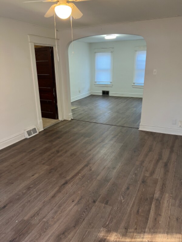 Foto del edificio - 457 S Des Plaines St