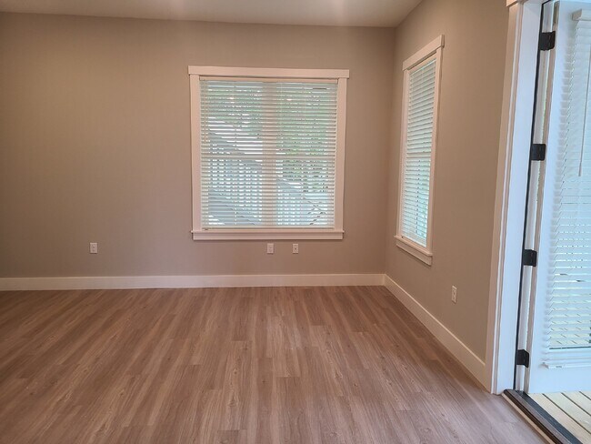 Foto del edificio - Two Bedroom Apartment, Walking Distance to Downtown Bluffton!
