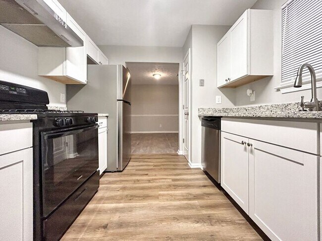 Building Photo - 107 Wedgewood Walk