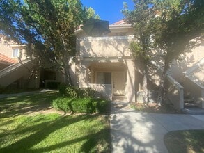 Building Photo - 20 Gavilan