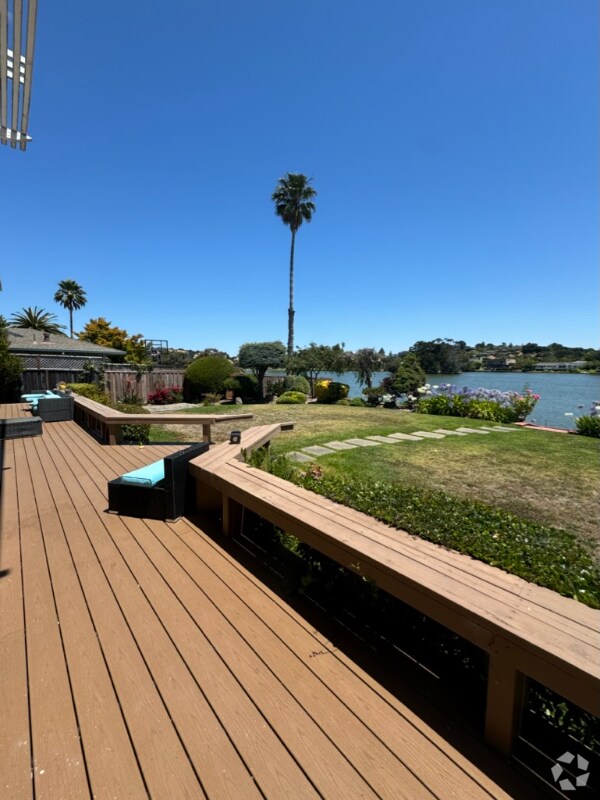 Peacock Lagoon Apartments for Rent with a Garage San Rafael, CA 1