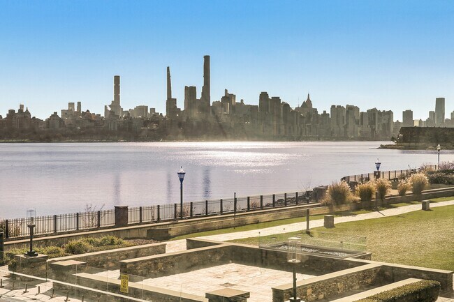 Building Photo - 9 Somerset Ln