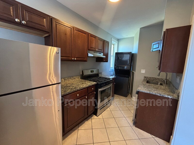 Foto principal - 4640 S St Lawrence Ave