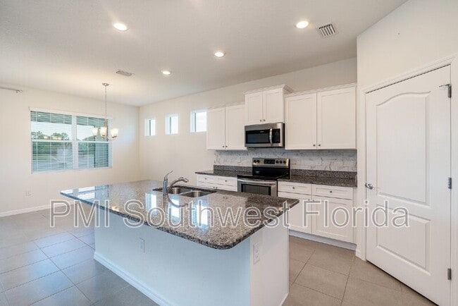 Building Photo - 5928 Silver Palm Blvd