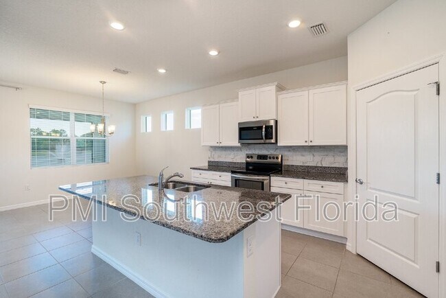 Foto del edificio - 5928 Silver Palm Blvd