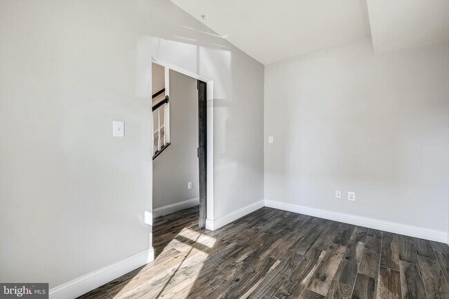 Building Photo - 460 Willow Bend Dr