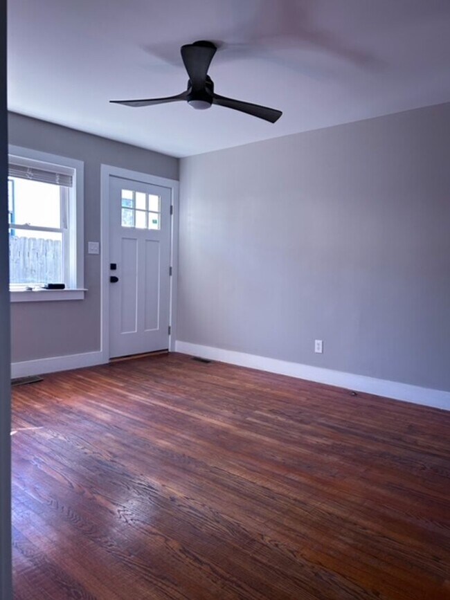 Foto del edificio - Available Now - Great location for this 2 bedroom