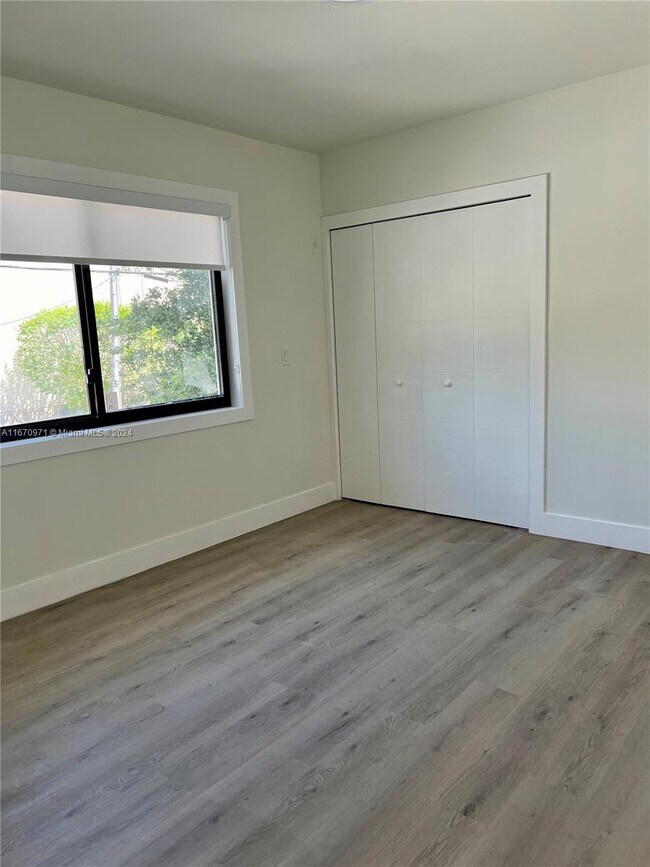 Foto del edificio - 2542 SW 8th St
