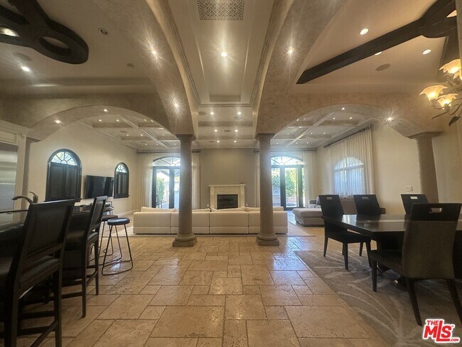 Foto del edificio - 458 Flores St