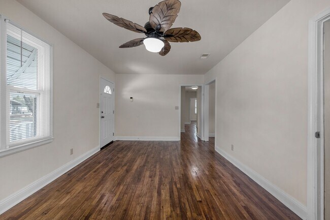 Building Photo - Welcome to Navy Point!