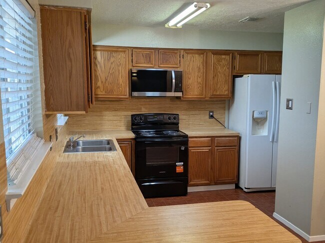 Foto del edificio - 1427 Littleport Ln