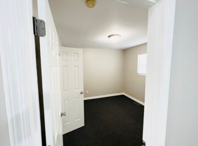 Building Photo - 1143 Alexander St