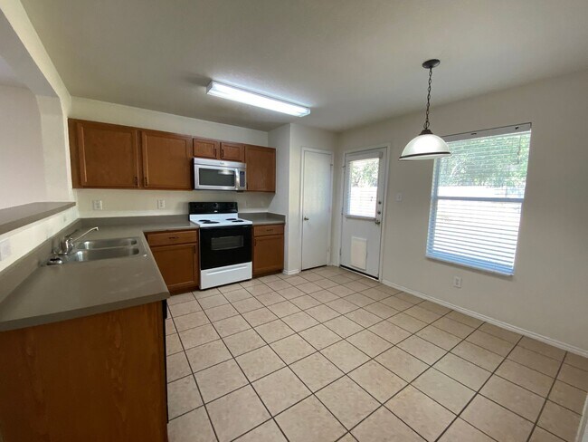 Foto del edificio - FALL INTO A NEW HOME WITH OUR MOVE-IN SPEC...