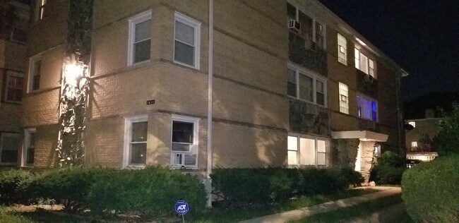 Foto del edificio - 8634 W Berwyn Ave