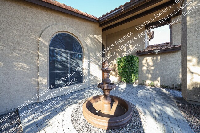 Foto del edificio - 5444 E Grovers Ave