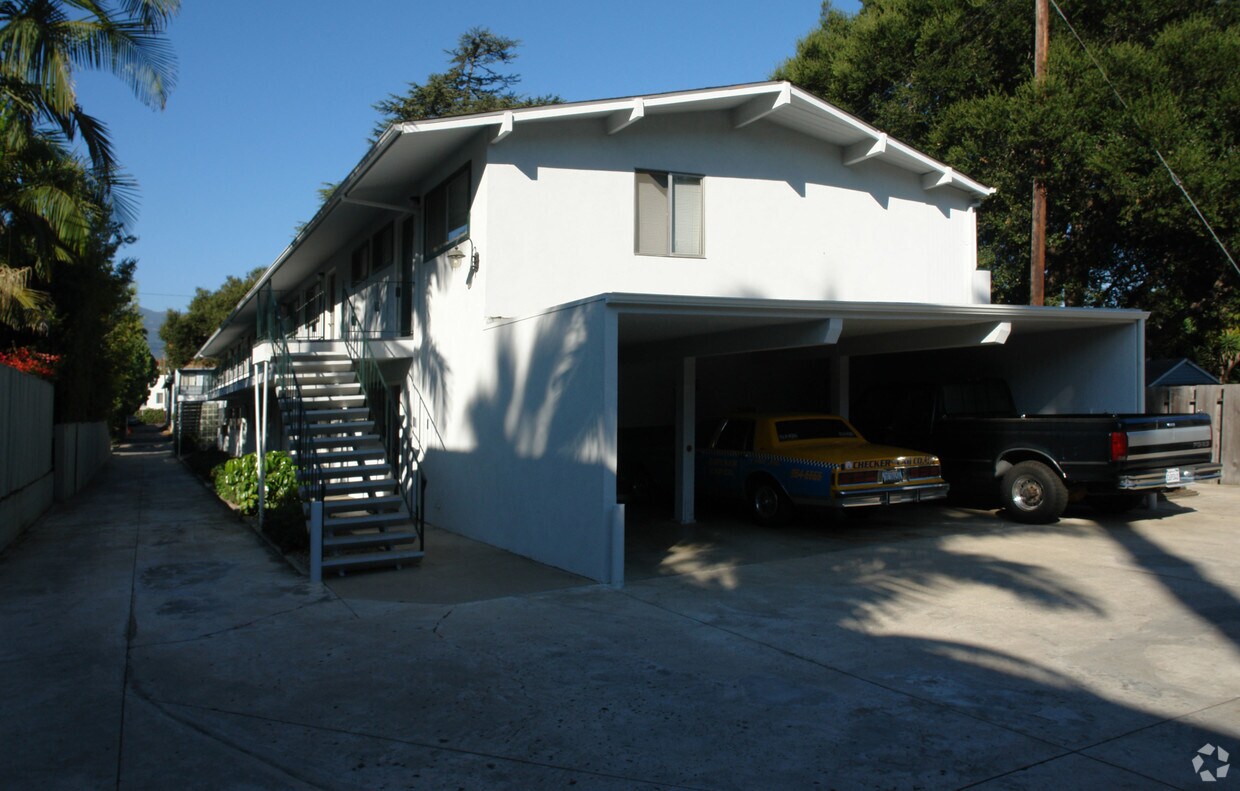 Building Photo - 2221 Oak Park Ln